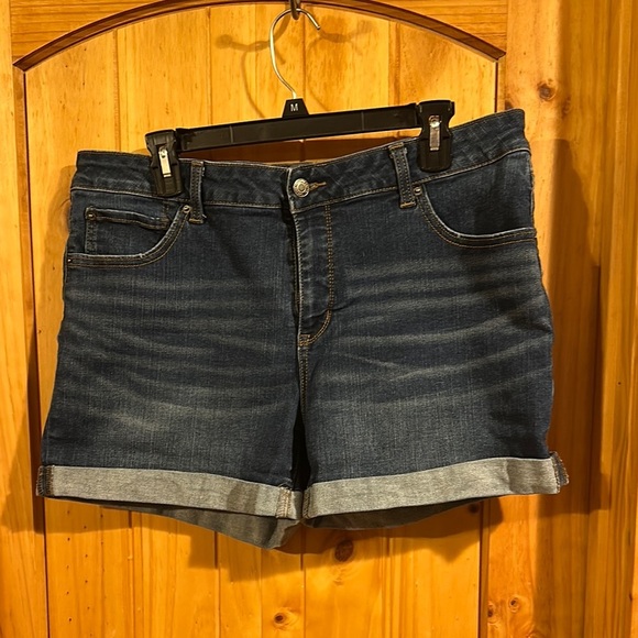 Time and Tru Blue Jean Shorts Mid Rise Dark Wash Roll Hem Casual summer - Picture 1 of 4